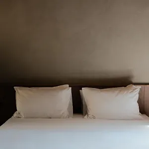 https://faces-and-places-boutique.hotels-in-tirana.com